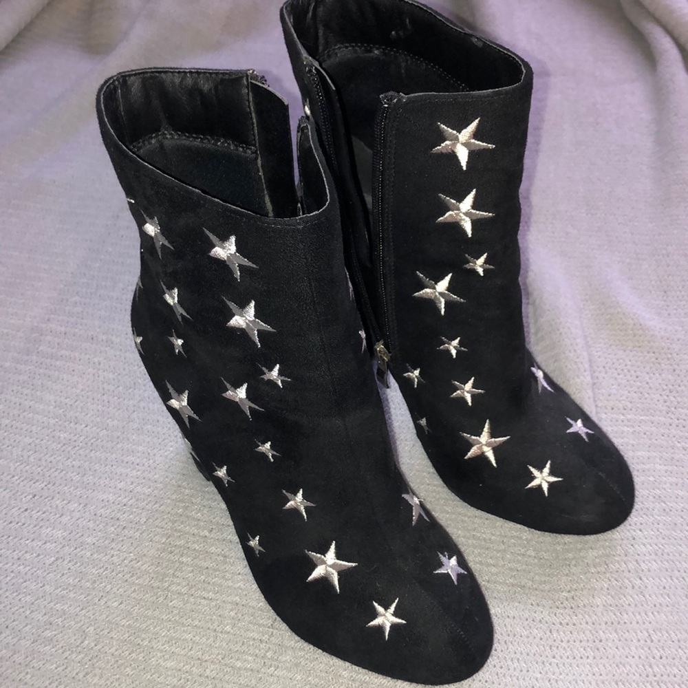 Heeled star boots